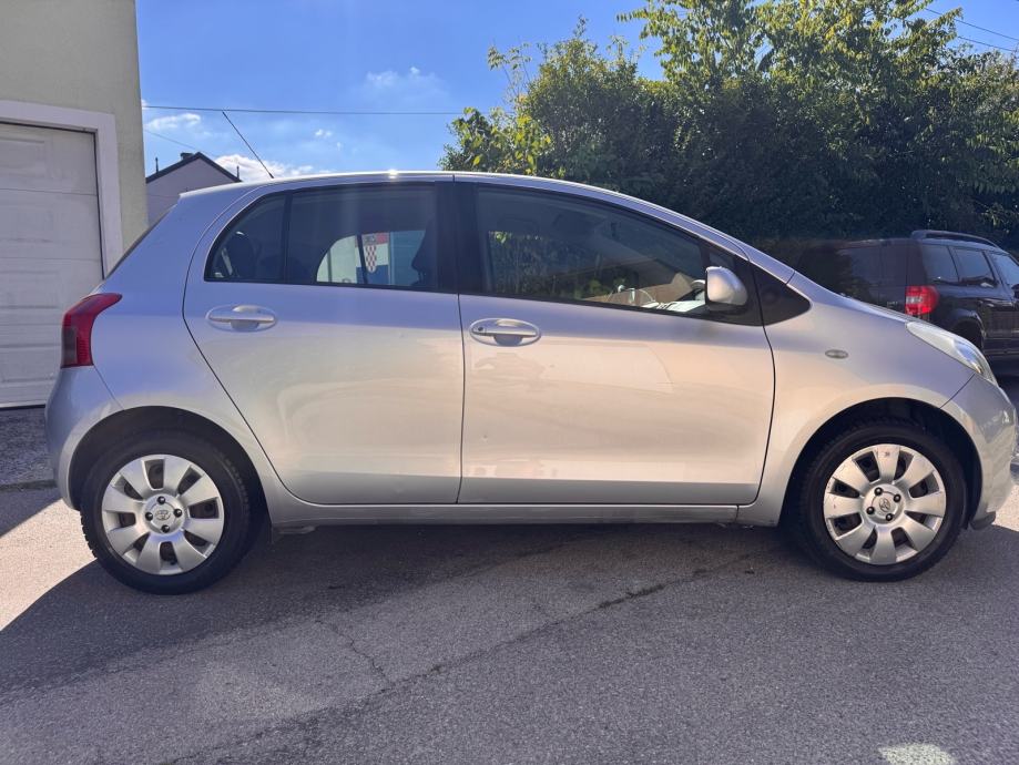 Toyota Yaris 1.3 VVT-i *150tkm*KLIMA*REG. 06/27.*, fotografija 5