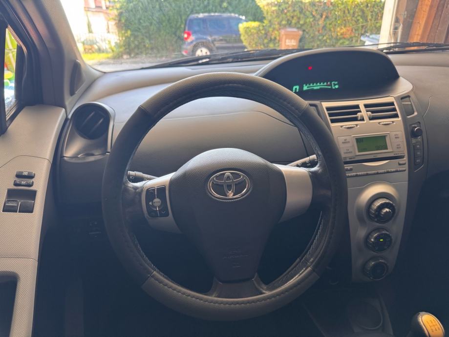 Toyota Yaris 1.3 VVT-i *150tkm*KLIMA*REG. 06/27.*, fotografija 12