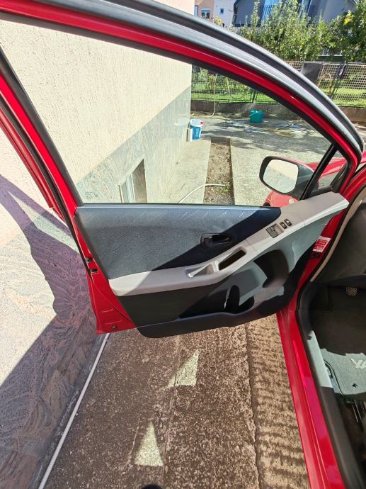 Toyota Yaris 1,3 VVT-i, fotografija 6