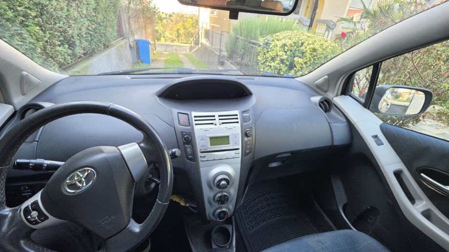 Toyota Yaris 1,3 VVT-i, fotografija 13