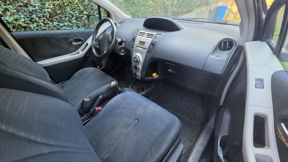 Toyota Yaris 1,3 VVT-i, fotografija 7