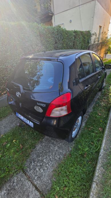 Toyota Yaris 1,3 VVT-i, fotografija 4