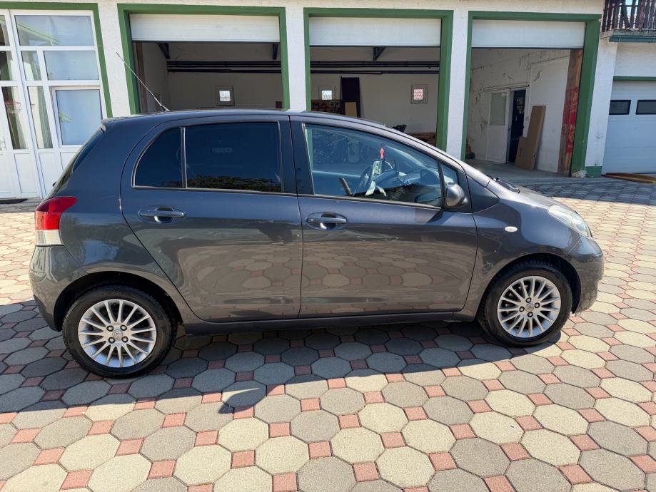 Toyota Yaris 1.33 VVT-i samo 42.000km, fotografija 5