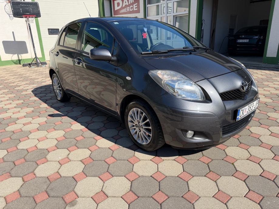 Toyota Yaris 1.33 VVT-i samo 42.000km, fotografija 2