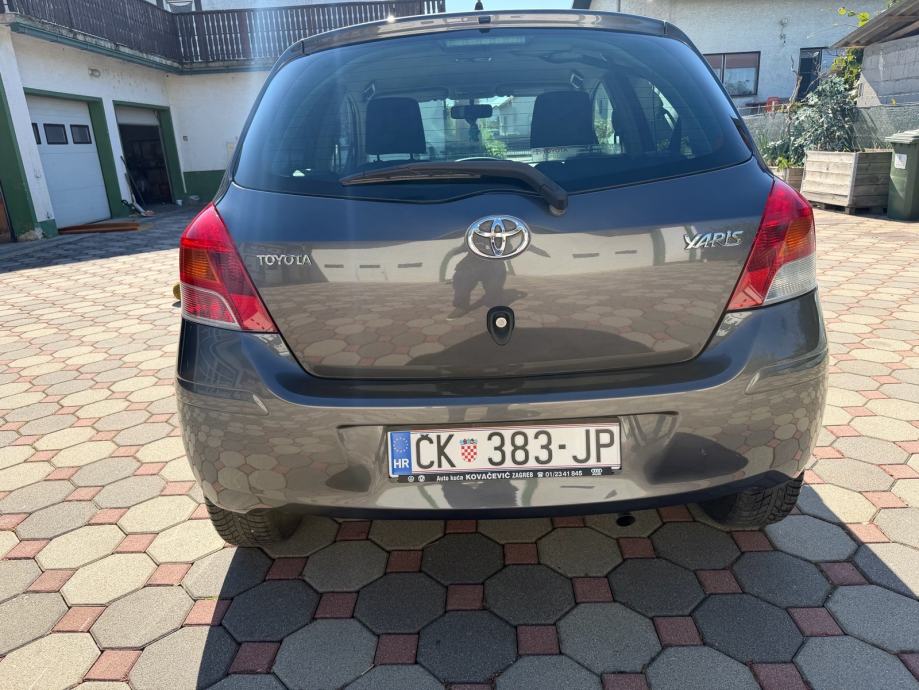 Toyota Yaris 1.33 VVT-i samo 42.000km, fotografija 6