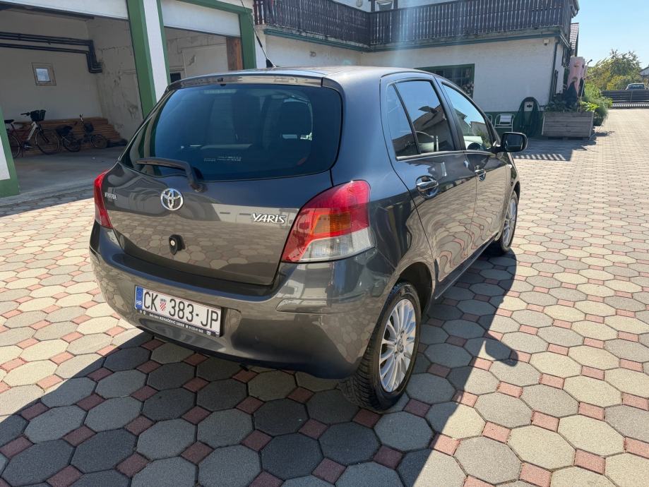 Toyota Yaris 1.33 VVT-i samo 42.000km, fotografija 3