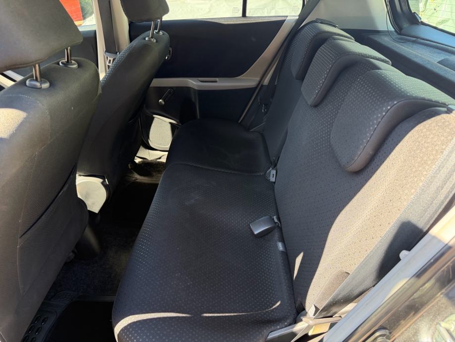 Toyota Yaris 1.33 VVT-i samo 42.000km, fotografija 10