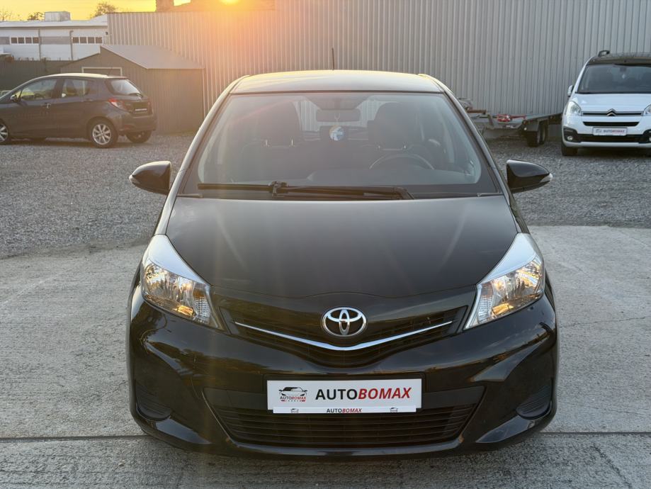 Toyota Yaris 1,4 D-4D Comfort-MALI SERVIS-5 VRATA-KAMERA-NAVI-MOD.2014, fotografija 2