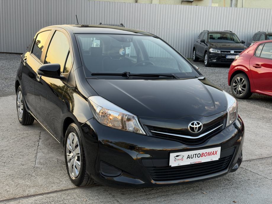 Toyota Yaris 1,4 D-4D Comfort-MALI SERVIS-5 VRATA-KAMERA-NAVI-MOD.2014, fotografija 4