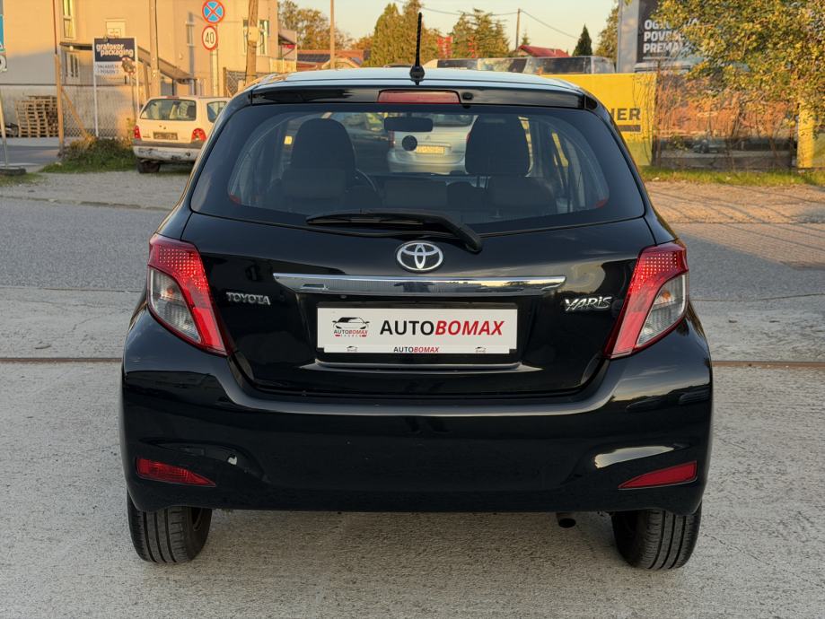 Toyota Yaris 1,4 D-4D Comfort-MALI SERVIS-5 VRATA-KAMERA-NAVI-MOD.2014, fotografija 7