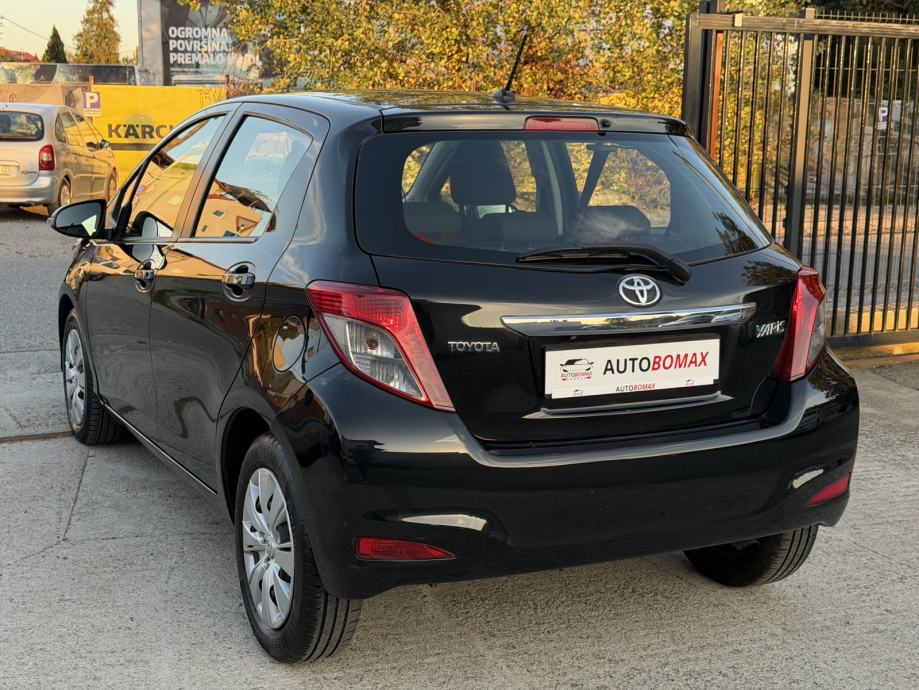 Toyota Yaris 1,4 D-4D Comfort-MALI SERVIS-5 VRATA-KAMERA-NAVI-MOD.2014, fotografija 9