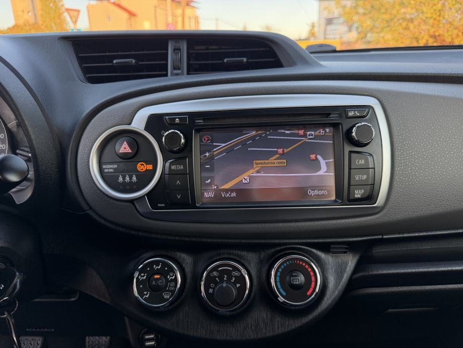 Toyota Yaris 1,4 D-4D Comfort-MALI SERVIS-5 VRATA-KAMERA-NAVI-MOD.2014, fotografija 18