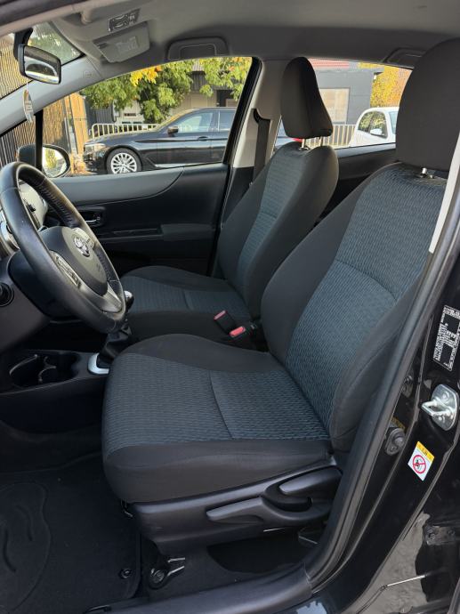 Toyota Yaris 1,4 D-4D Comfort-MALI SERVIS-5 VRATA-KAMERA-NAVI-MOD.2014, fotografija 13