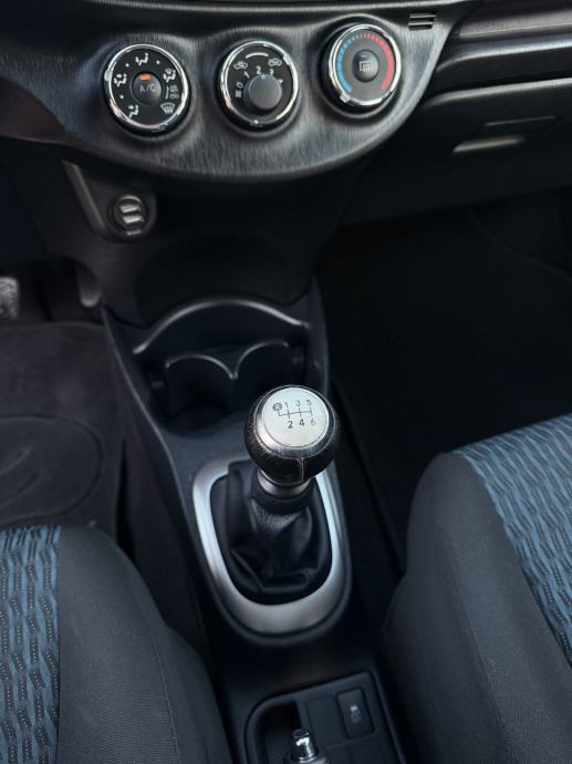 Toyota Yaris 1,4 D-4D Comfort-MALI SERVIS-5 VRATA-KAMERA-NAVI-MOD.2014, fotografija 20