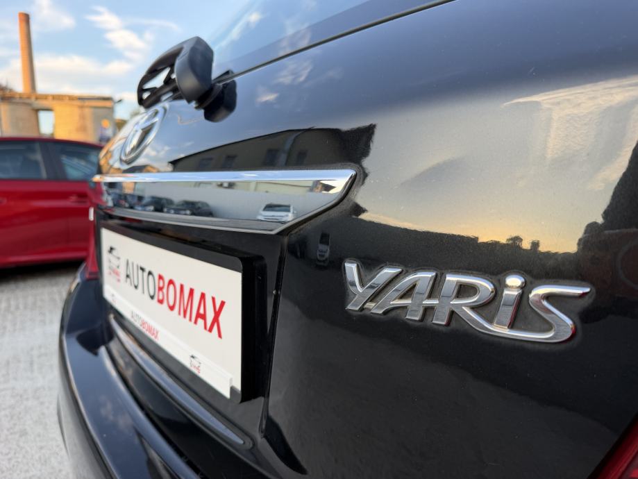 Toyota Yaris 1,4 D-4D Comfort-MALI SERVIS-5 VRATA-KAMERA-NAVI-MOD.2014, fotografija 6