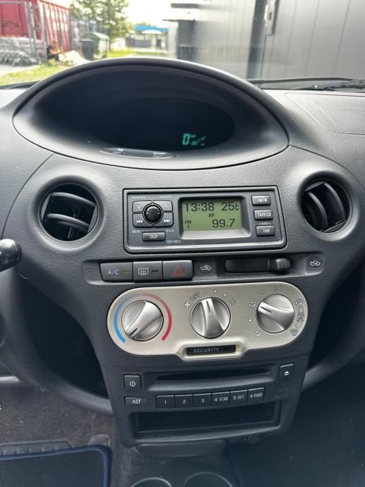 Toyota Yaris 1,4 D-4D*Klima*Servo*Odlican*, fotografija 11