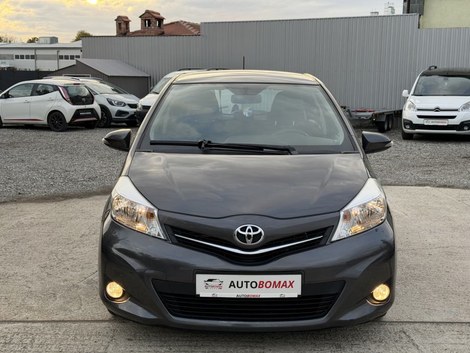 Toyota Yaris 1,4 D-4D Life -MALI SERVIS-PET VRATA-6 BRZ.-MOD.2015, pogled izvana - slika 2