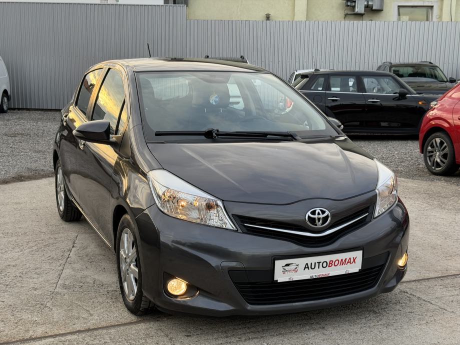 Toyota Yaris 1,4 D-4D Life -MALI SERVIS-PET VRATA-6 BRZ.-MOD.2015, pogled izvana - slika 4