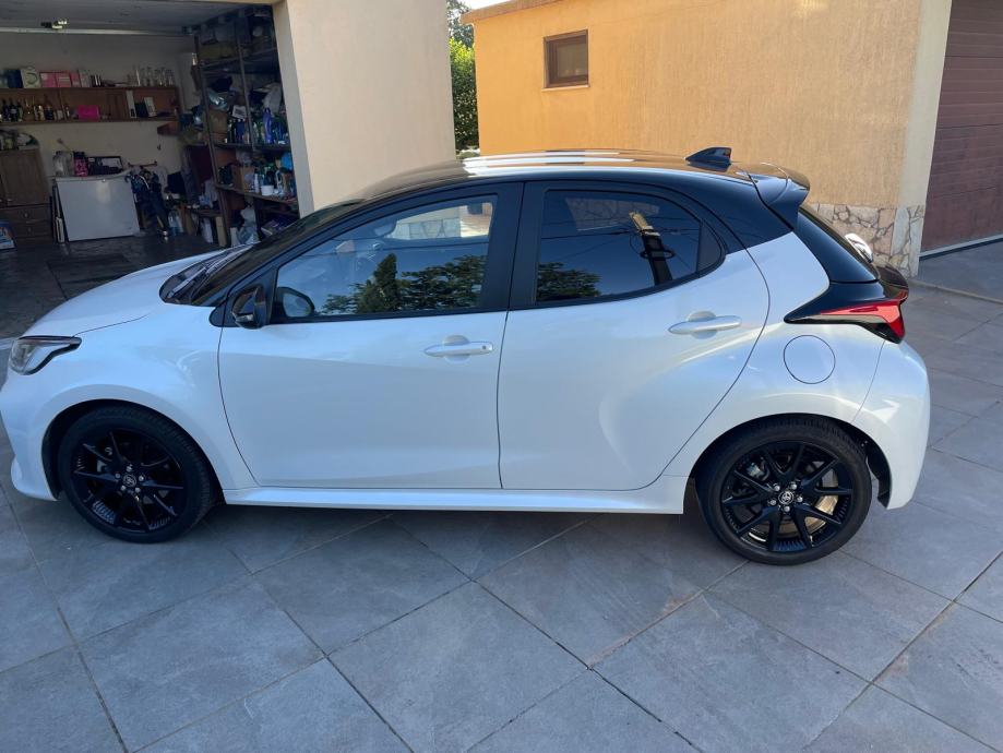 Toyota Yaris 1,5 automatik, fotografija 2