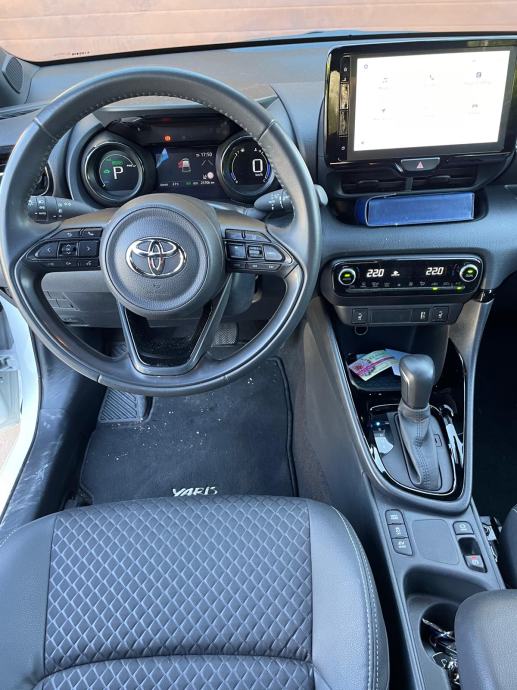 Toyota Yaris 1,5 automatik, fotografija 6