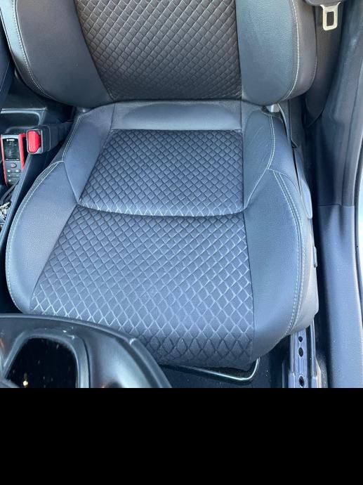 Toyota Yaris 1,5 automatik, fotografija 8
