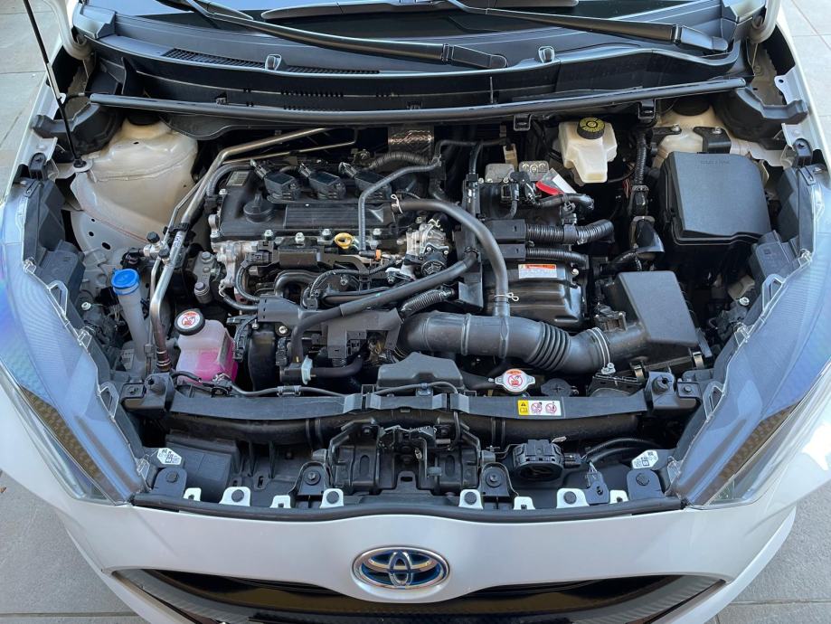 Toyota Yaris 1,5 automatik, fotografija 11