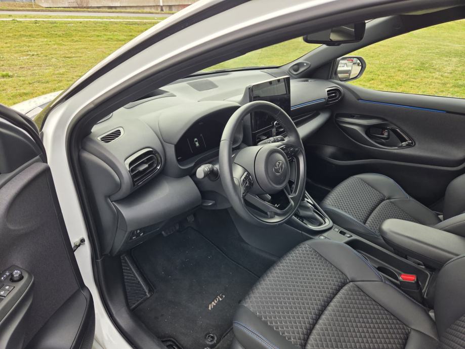 Toyota Yaris Hybrid 1,5 HEV Premium Edition, fotografija 6