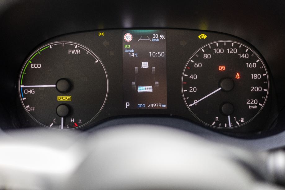 Toyota Yaris 1,5 automatik, fotografija 11