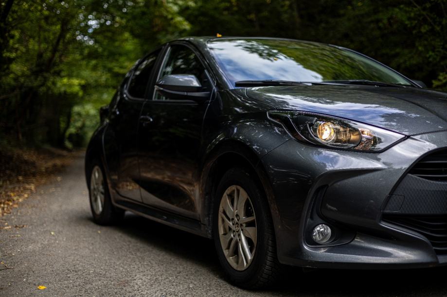 Toyota Yaris 1,5 automatik, fotografija 2