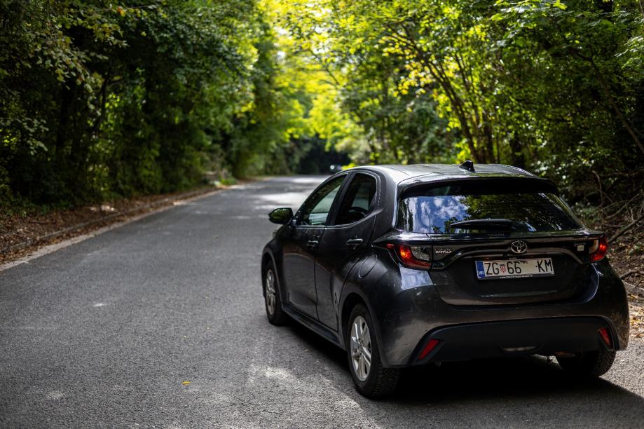 Toyota Yaris 1,5 automatik, fotografija 6