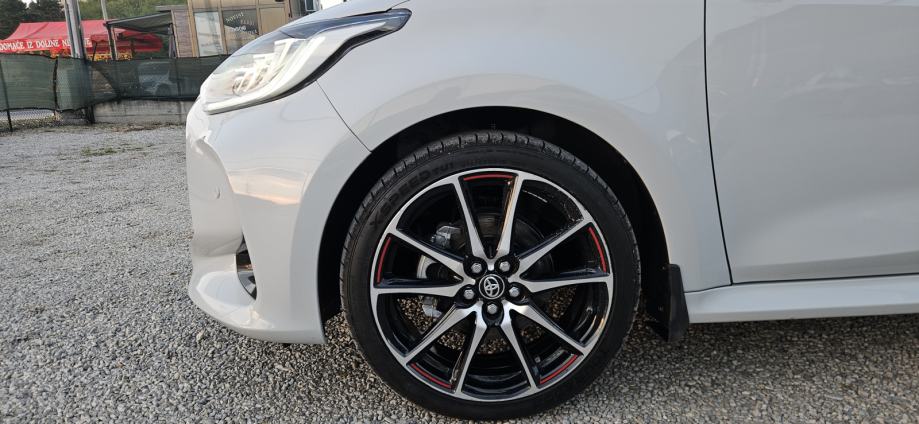 Toyota Yaris 1.5 GR SPORT Hybrid * Kamera * ANDROID * APPLE, fotografija 10