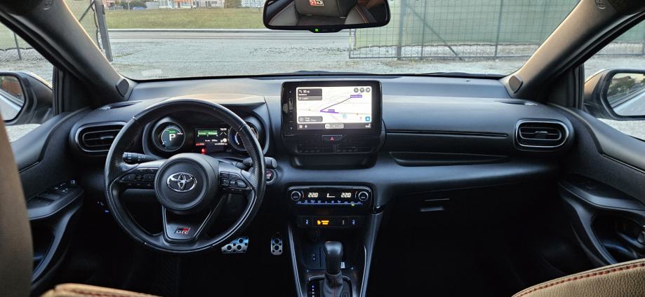 Toyota Yaris 1.5 GR SPORT Hybrid * Kamera * ANDROID * APPLE, fotografija 20