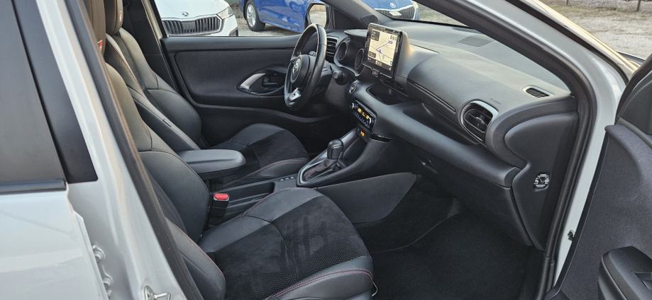 Toyota Yaris 1.5 GR SPORT Hybrid * Kamera * ANDROID * APPLE, fotografija 19