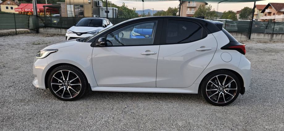 Toyota Yaris 1.5 GR SPORT Hybrid * Kamera * ANDROID * APPLE, fotografija 9