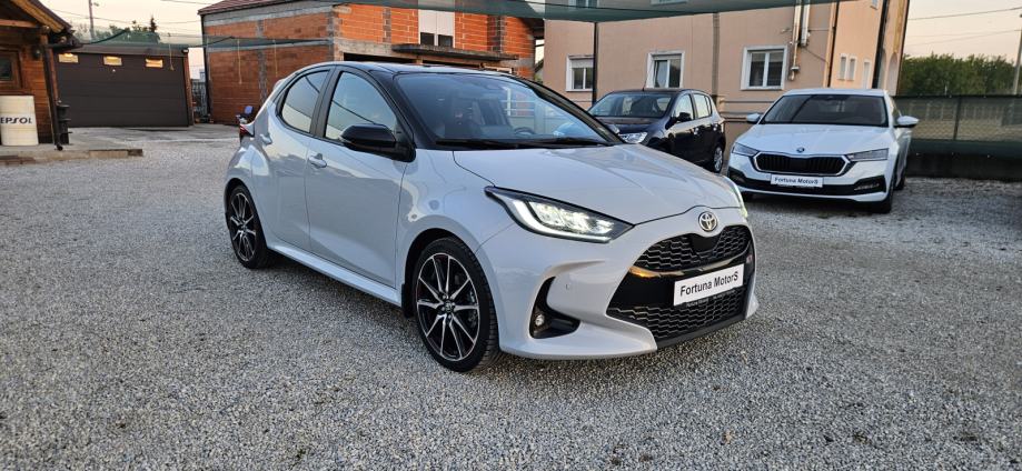 Toyota Yaris 1.5 GR SPORT Hybrid * Kamera * ANDROID * APPLE, fotografija 3