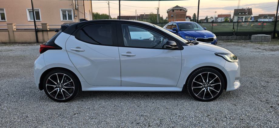 Toyota Yaris 1.5 GR SPORT Hybrid * Kamera * ANDROID * APPLE, fotografija 4