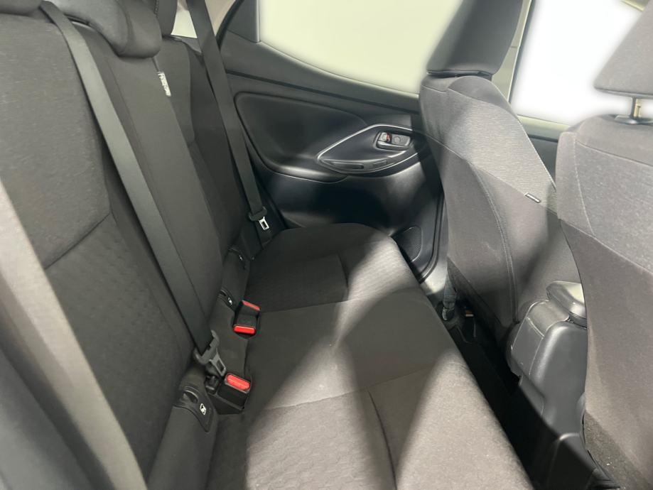 Toyota Yaris 1.5 HSD HB 5D E-CVT SOL, fotografija 19