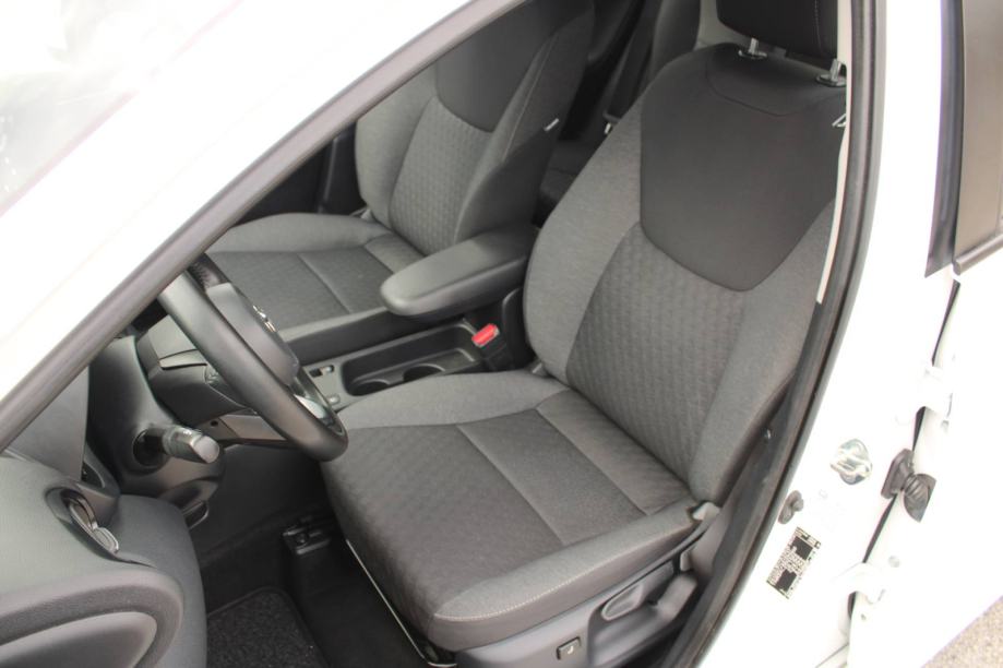 Toyota Yaris 1.5 Hybrid AUTOMATIK, fotografija 10
