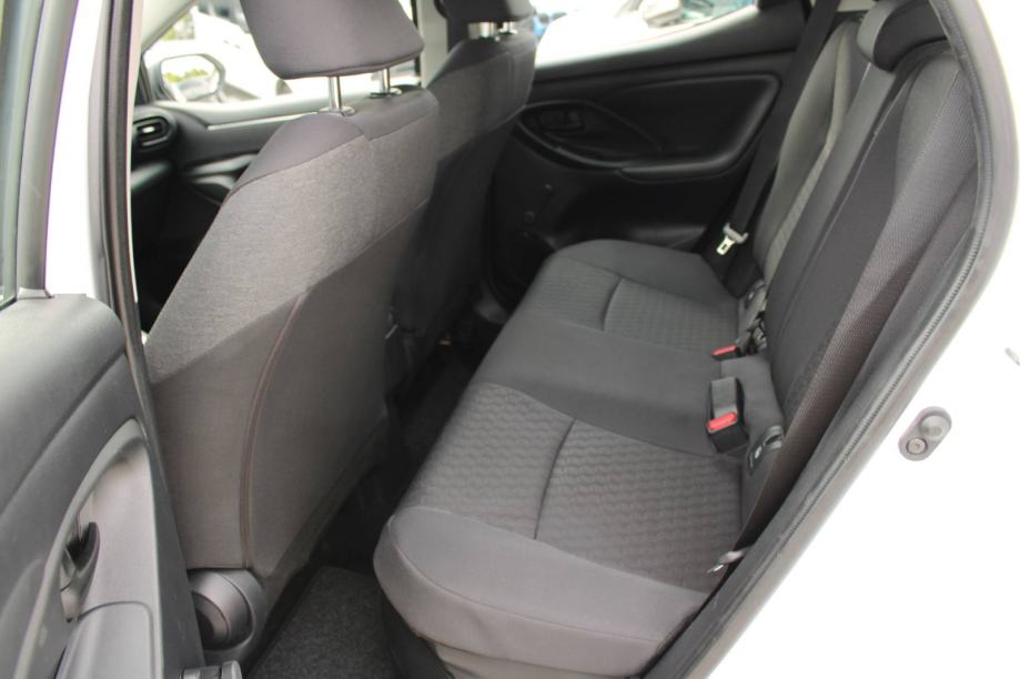 Toyota Yaris 1.5 Hybrid AUTOMATIK, fotografija 11