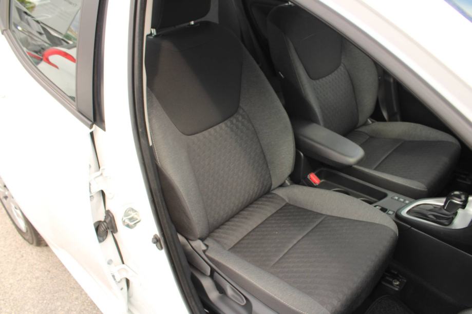Toyota Yaris 1.5 Hybrid AUTOMATIK, fotografija 12