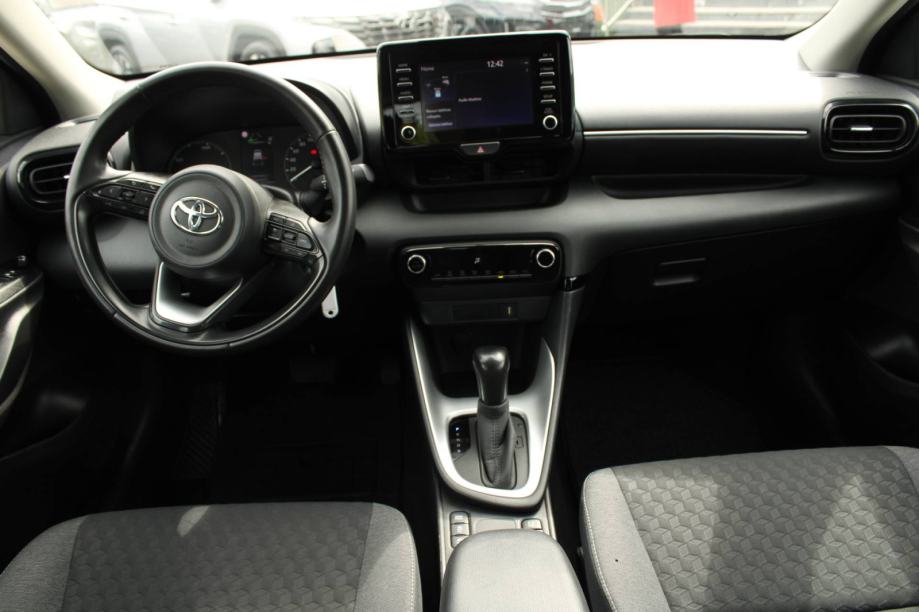 Toyota Yaris 1.5 Hybrid AUTOMATIK, fotografija 13