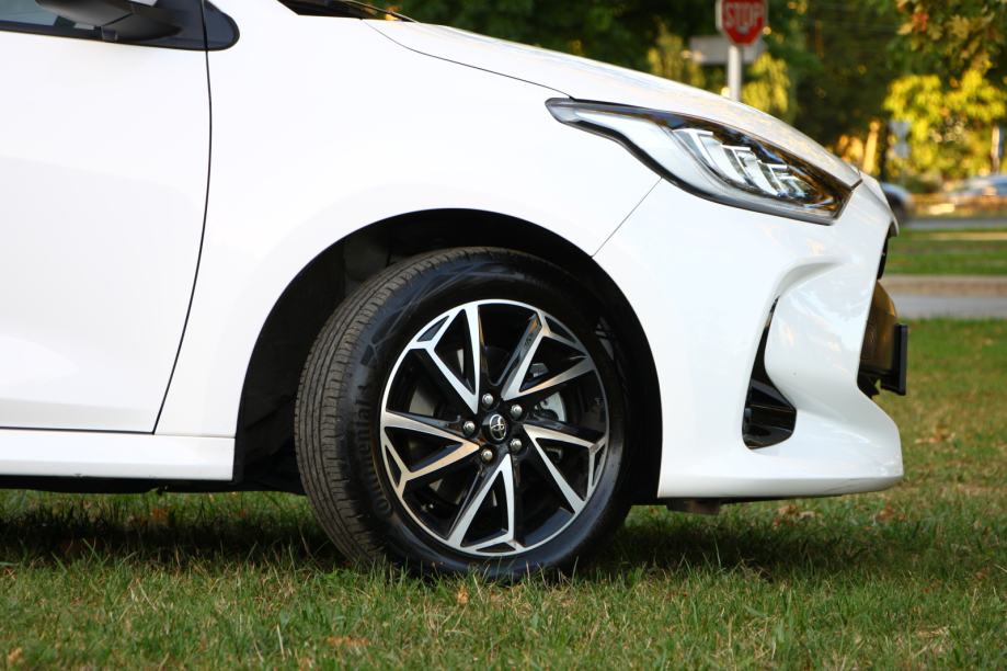 Toyota Yaris 1,5 Hybrid Sport 22.000km traži novu obitelj, fotografija 2
