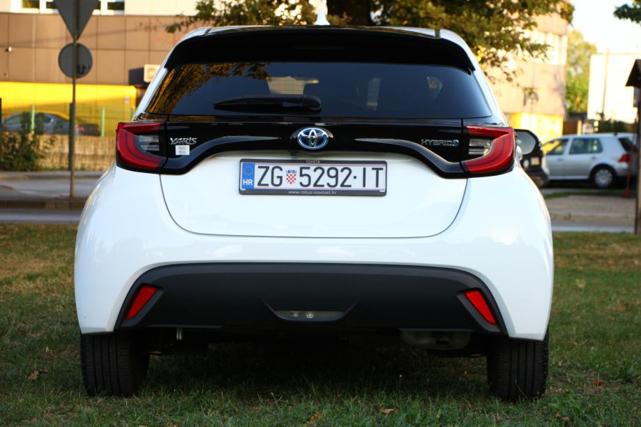 Toyota Yaris 1,5 Hybrid Sport 22.000km traži novu obitelj, fotografija 4
