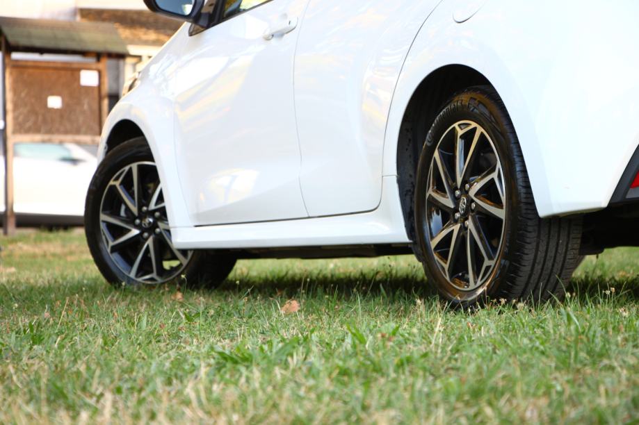 Toyota Yaris 1,5 Hybrid Sport 22.000km traži novu obitelj, fotografija 8