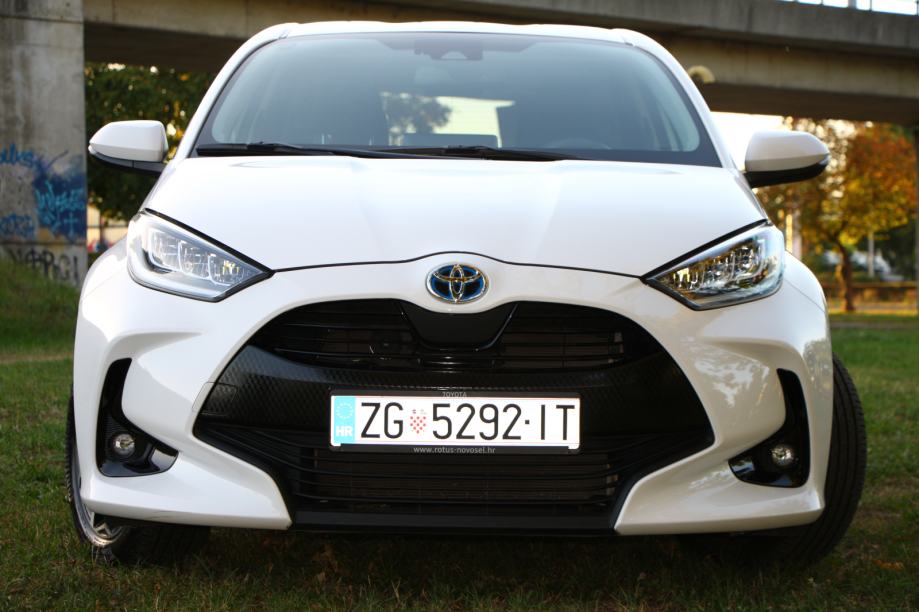 Toyota Yaris 1,5 Hybrid Sport 22.000km traži novu obitelj, fotografija 9