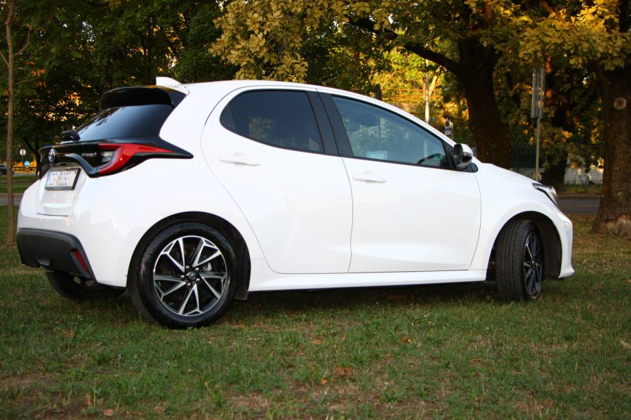 Toyota Yaris 1,5 Hybrid Sport 22.000km traži novu obitelj, fotografija 12