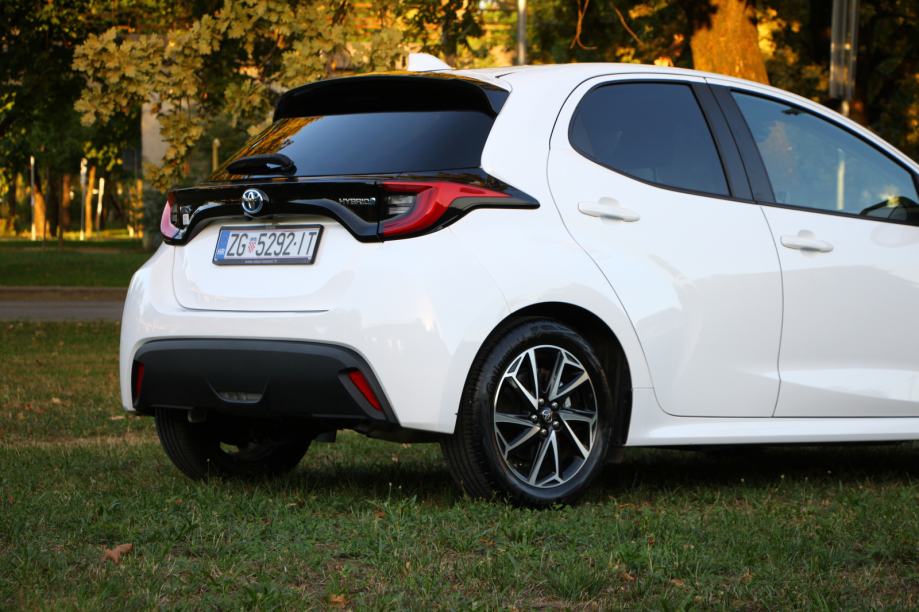 Toyota Yaris 1,5 Hybrid Sport 22.000km traži novu obitelj, fotografija 13