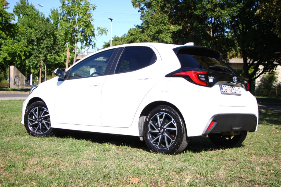 Toyota Yaris 1,5 Hybrid Sport 22.000km traži novu obitelj, fotografija 15