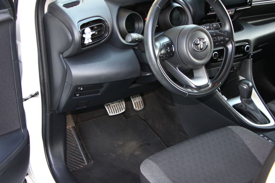 Toyota Yaris 1,5 Hybrid Sport 22.000km traži novu obitelj, fotografija 19
