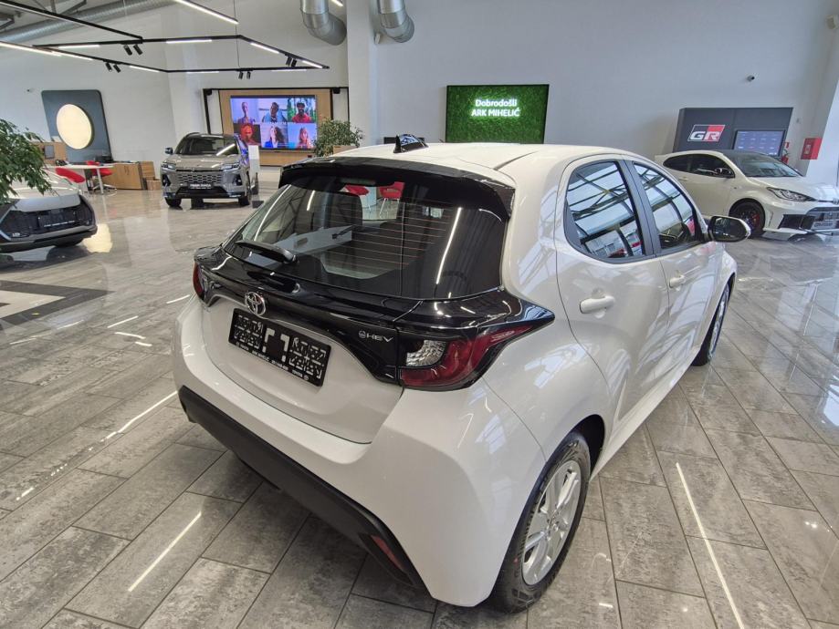 Toyota Yaris 1,5 Stella..niska km, jamstvo, top stanje, fotografija 3